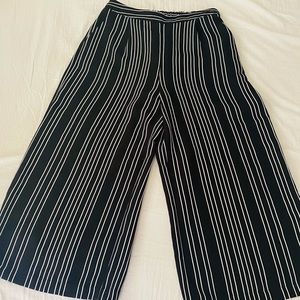 Loose wide leg cropped trousers